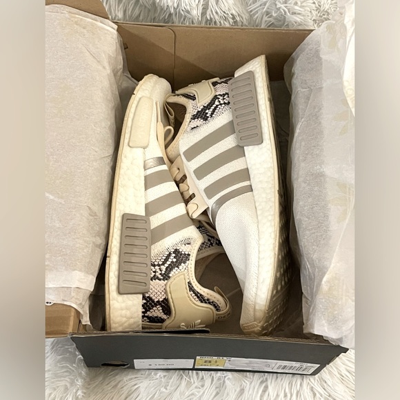 ADIDAS womens nmd r1 snakekin - Picture 7 of 8